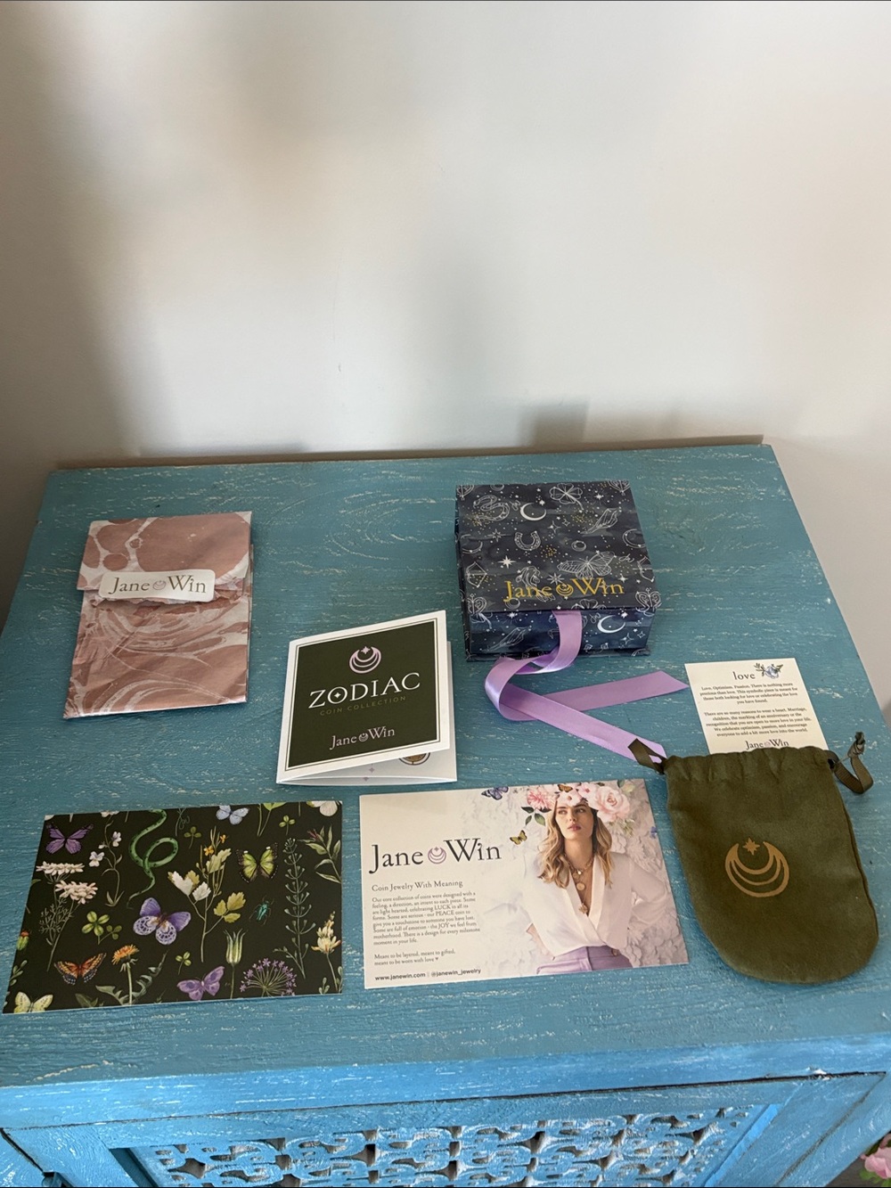 Jane Win  Zodiac box pouch tissue and care cards